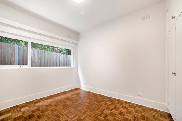 Stylish two bedroom apartment! - Photo 1