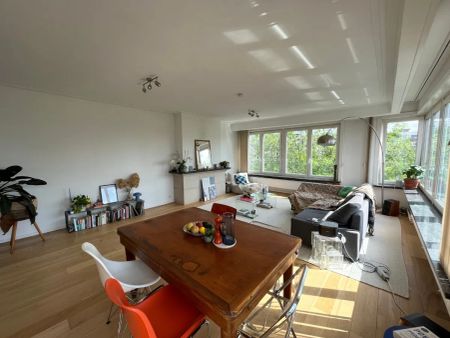 Ruim, lichtrijk appartement met garage én berging (kelder). - Photo 3