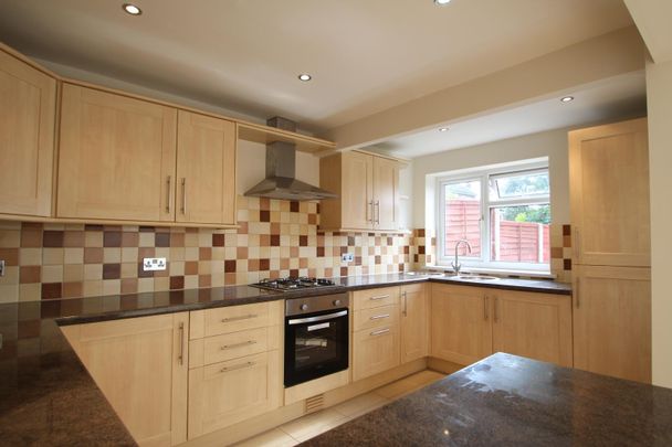 3 bedroom terraced house to rent - Photo 1