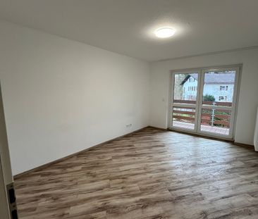 ab 01.12. - Großzügige 3-Zimmer-Wohnung (unrenoviert), in naturnahe... - Foto 3