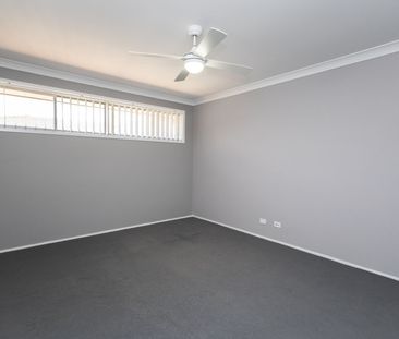 Beautiful near new home moments from waterfront - Photo 2