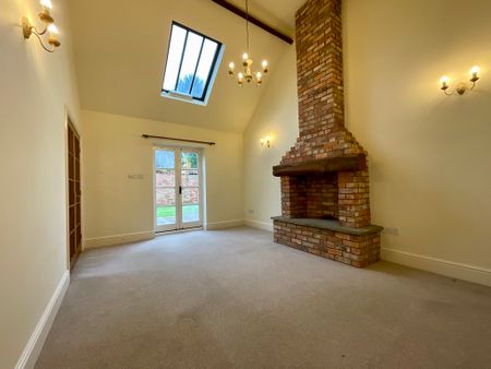 3 bedroom Semi-Detached Bungalow to let - Photo 5