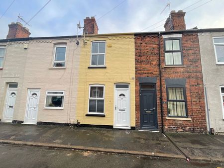 2 bedroom Mid Terraced House to let - Photo 5