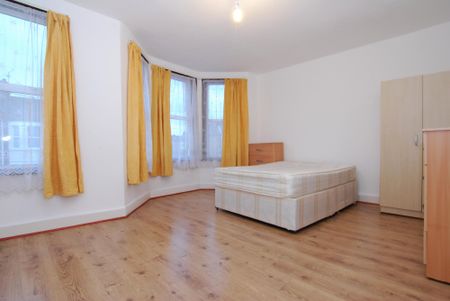 Rutland Gardens, N4, London - Photo 3