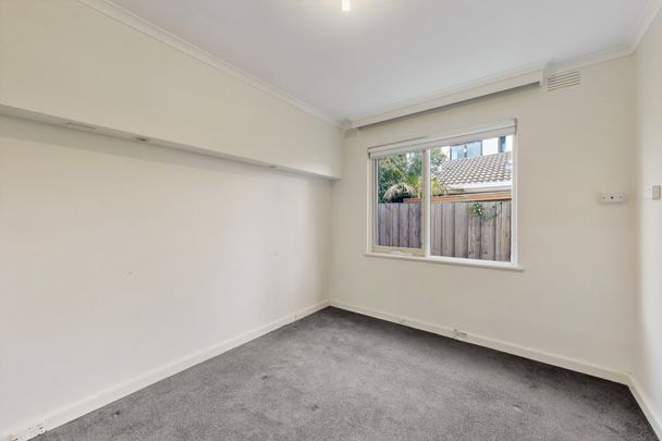 "Essendon Lifestyle Made Easy – Power and Water Included" - Photo 1