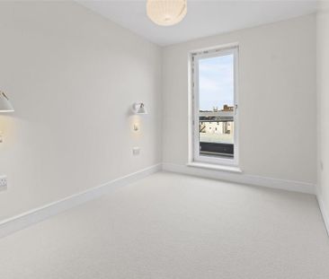 2 bedroom penthouse to rent - Photo 3
