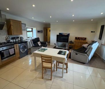 2 bedroom semi-detached bungalow to rent - Photo 6