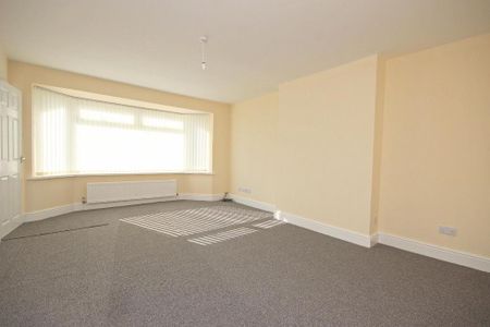 3 bedroom semi-detached bungalow to rent - Photo 4