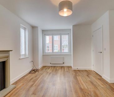 3 bedroom semi-detached house to rent - Photo 2