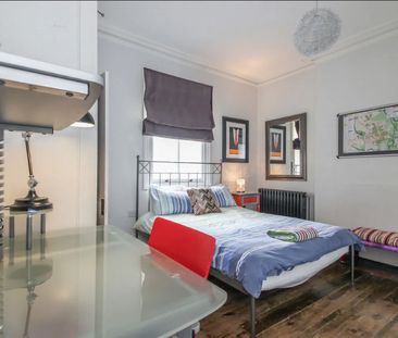 9 bed Detached - To Let - Photo 2