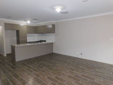 Modern Family Home - Photo 3