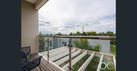 Open the Door to Sophisticated City-Fringe Living - Photo 5