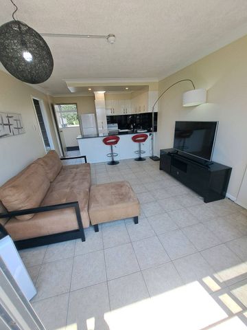 Southport Broadwater gorgeous modern unit with water views! - Photo 5