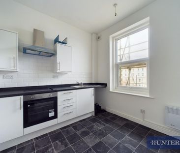 2 bedroom Flat To Let - Photo 2