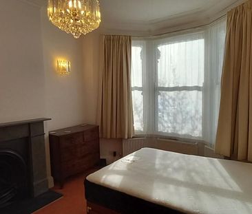 Lovely, large, south facing room on ground floor - Photo 1