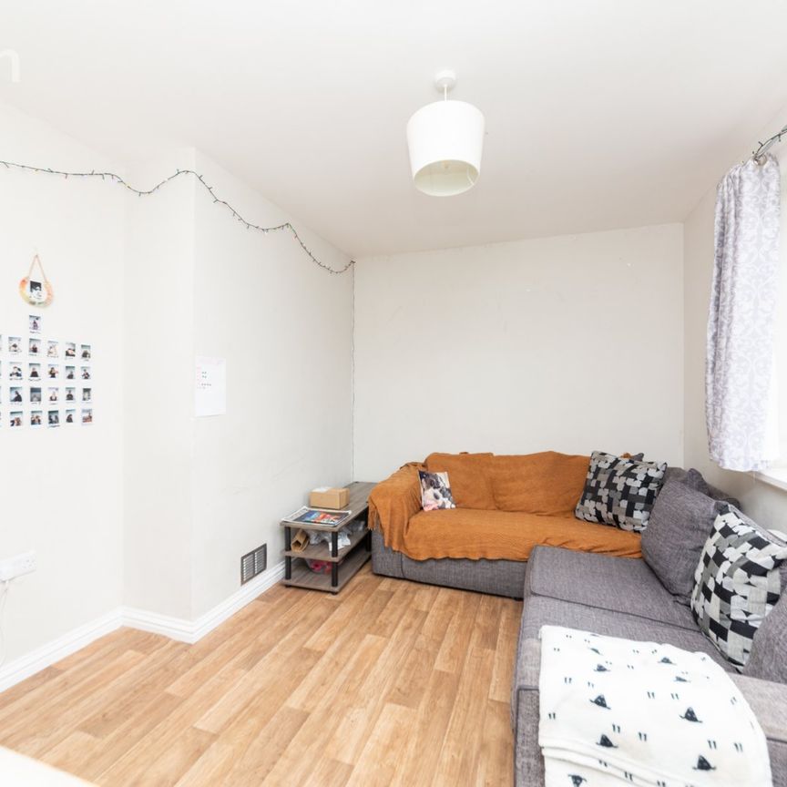 5 bedroom semi-detached house to rent - Photo 1