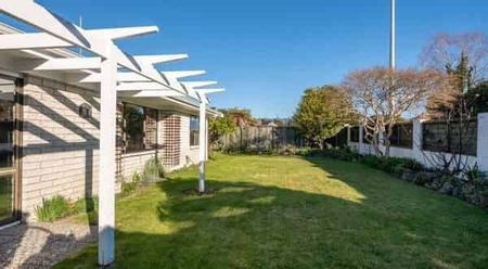 Charming 3BR Home in Glenholme - Photo 4