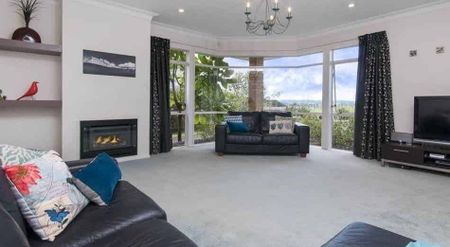 3-Bedroom Spacious Family Home in Somerville - Photo 4