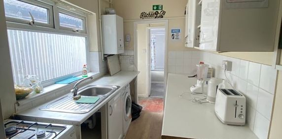 Room in a Shared House, Charles Road, B9 - Photo 2