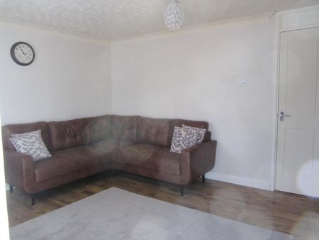3 bedroom detached house to rent - Photo 2