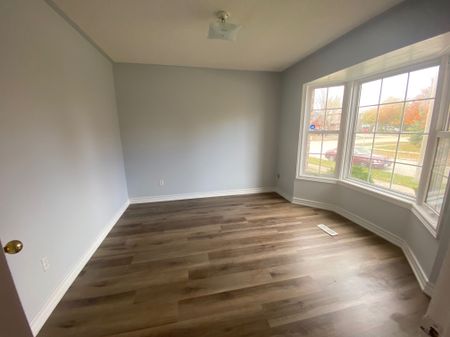 For Lease - 104 Inverhuron Trail, Oakville, Ontario - Photo 3