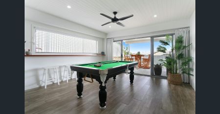 Family perfection in desirable Elanora locale only 4 mins to the beach - Photo 2