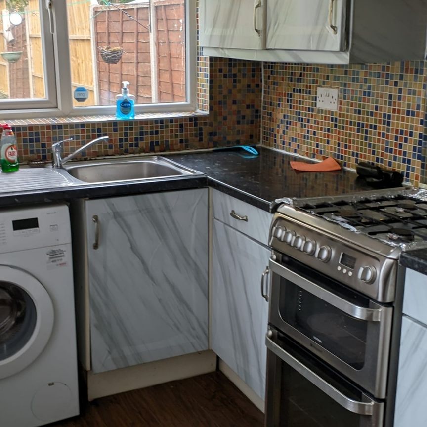 3 Bed Terraced House, York Road, B28 - Photo 1