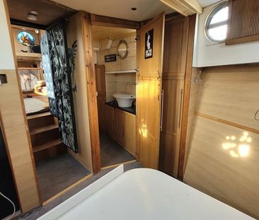 1 Bed House Boat, Rope St, SE16 - Photo 1