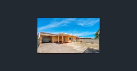 Large 3 Bedroom Home in a Great Spot - Photo 4