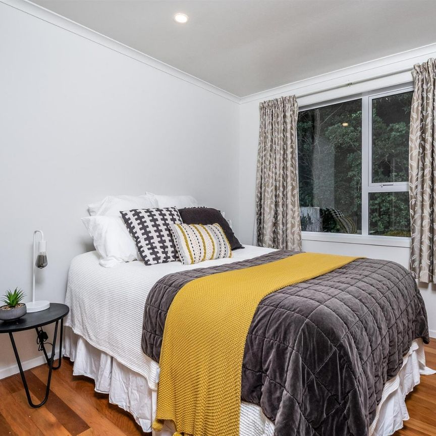 52 Kiwi Crescent, Tawa - Photo 1