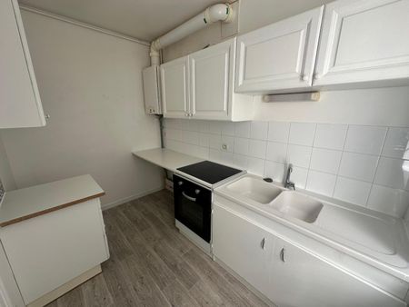 Location Appartement 3 pièces 61m² CHERBOURG-EN-COTENTIN 50100 - Photo 3