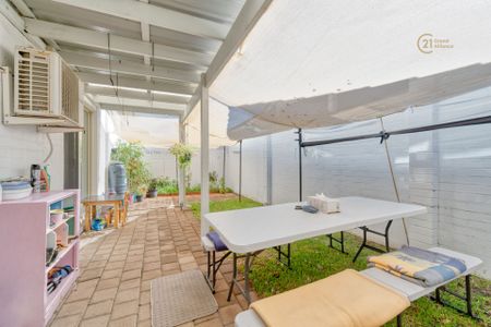 Home with a Pool!!!!! - $800 Per Week - Photo 5