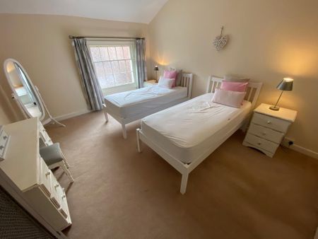 Blakeshall - Photo 2