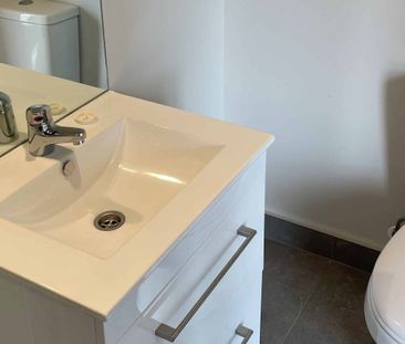 Modern, well kept two bedroom apartment - Photo 4