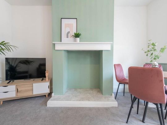 1 bedroom in a house share to rent - Photo 1