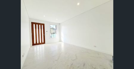 Immaculate Five Bedroom In The Heart Of Cabramatta West - Photo 4