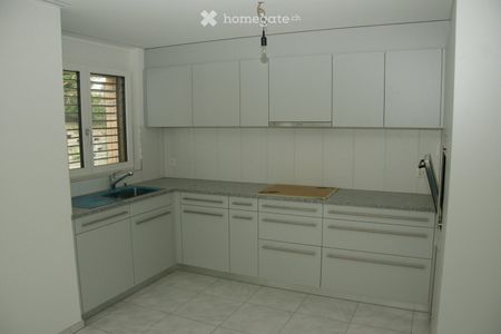 Topmoderne 4.5 Zimmerwohnung mit Garten in ruhigem Quartier nähe Bahnhof - Photo 2