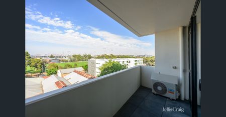 Contemporary One-Bedroom Apartment in North Melbourne - Photo 4