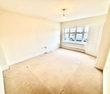 3 bedroom House To Let Total Size: 1054 SQ FT - Photo 4