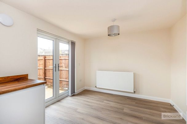 PETERBOROUGH - Photo 1