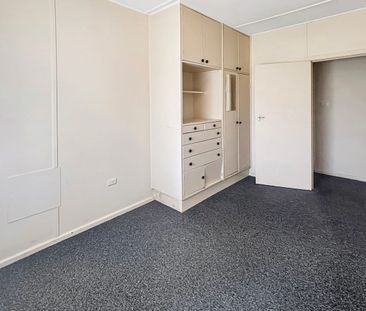 3 Bedroom house w/ minimal maintenance - Photo 5