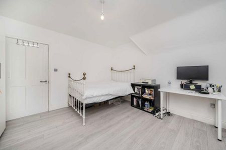 3 bedroom flat to rent - Photo 2