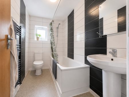 Furnished Double Room, West Wycombe Road, High Wycombe, Buckinghamshire, HP12 3AF - Photo 4