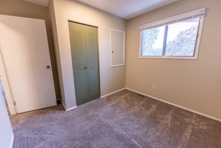 Newley Renovated Duplex close to Bower Mall!! - Photo 5