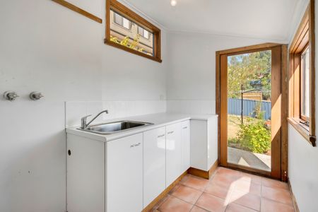 Charming Character Home in the Heart of Launceston - Photo 3