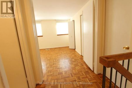 22 SPRINGHEAD GARDENS - Photo 3