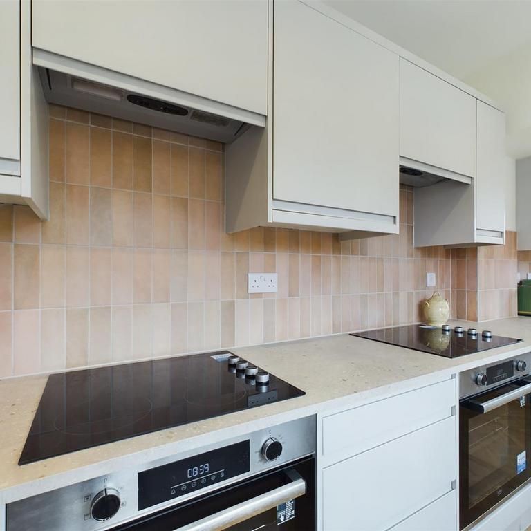 8 bedroom house share to rent - Photo 1