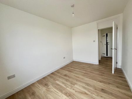 Hill View, Cardiff, Fairwater - Photo 2