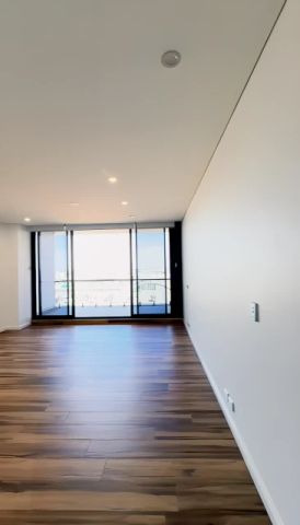 2 bed 2 bath - Photo 2