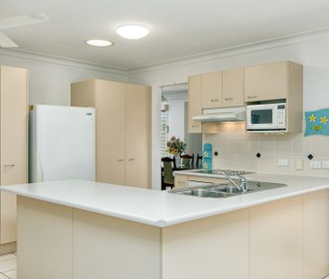 Lovely 4 Bedroom home with Side Access - Photo 3